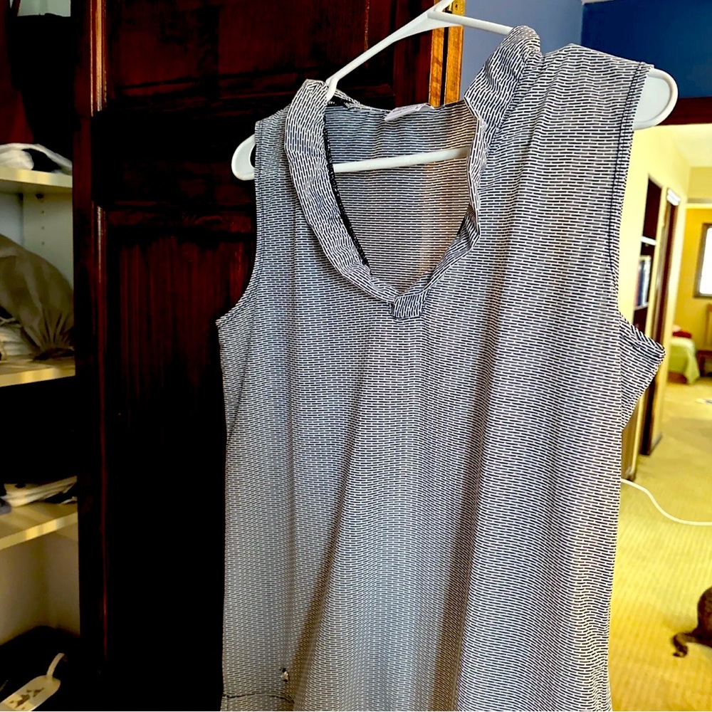 Daily Sports sleeveless top black/white size large